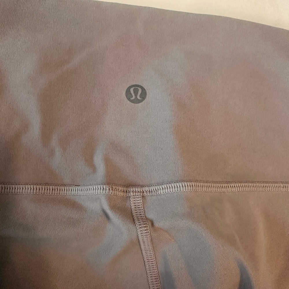 # 005 - Lululemon size 6